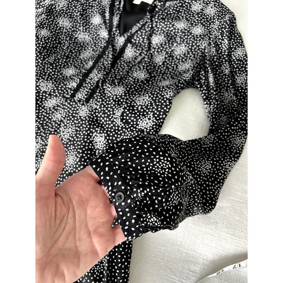 LOFT Women's Petit Mini Dress Long Sleeves Size 2P Black and White - Picture 5 of 11